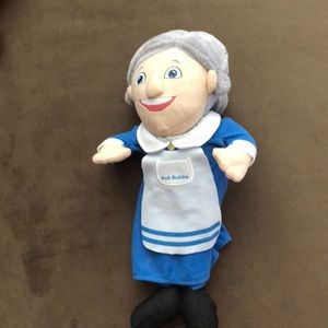 Ask Bubbe Mensche on the Bench Jewish grandmother